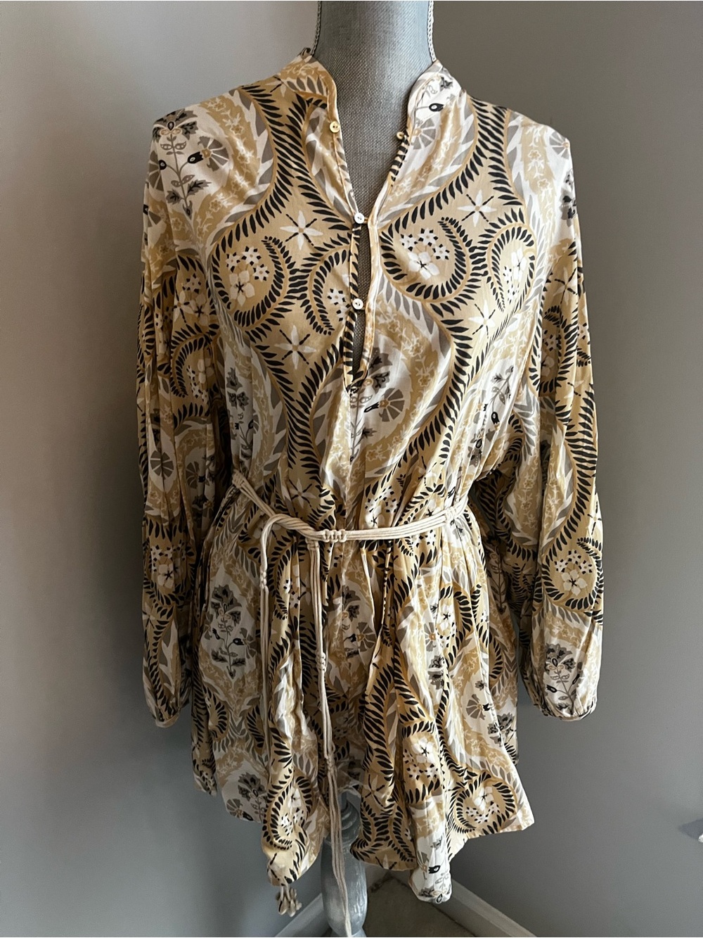 H&M NWT Printed Long-Sleeve Tie-Waist Tunic Shirt Beige & Black- Medium